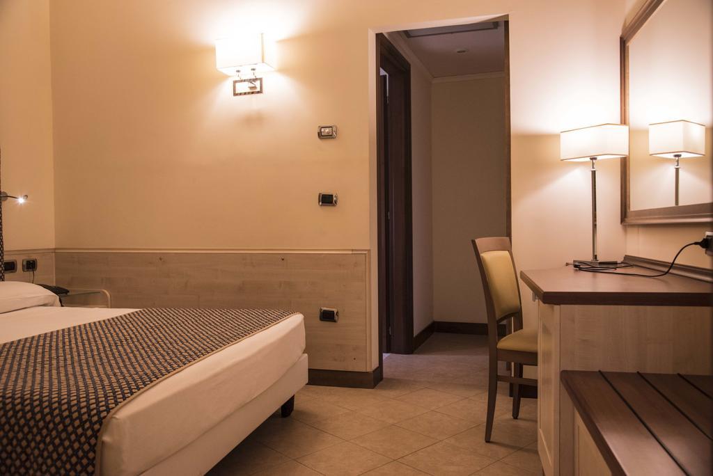Hotel Resort Lido Degli Aranci ヴィボ・ヴァレンツィア エクステリア 写真