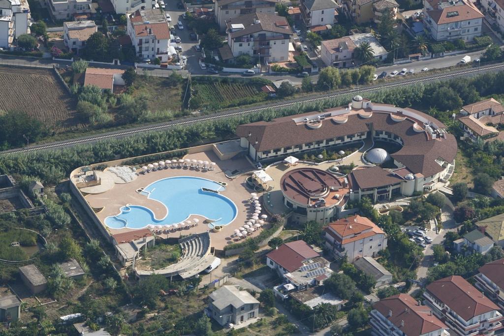Hotel Resort Lido Degli Aranci ヴィボ・ヴァレンツィア エクステリア 写真