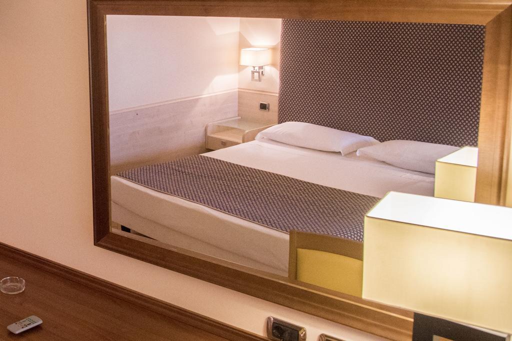 Hotel Resort Lido Degli Aranci ヴィボ・ヴァレンツィア 部屋 写真