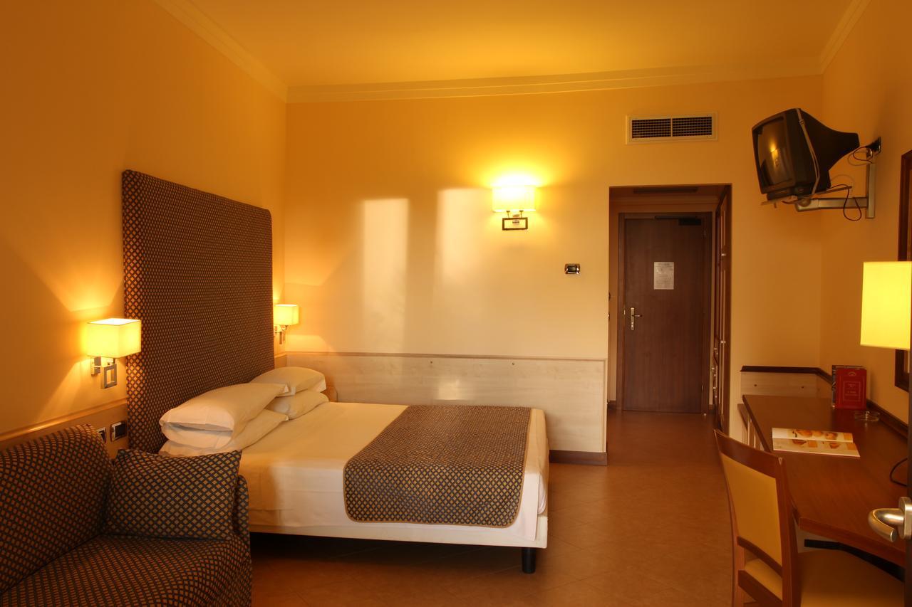 Hotel Resort Lido Degli Aranci ヴィボ・ヴァレンツィア エクステリア 写真